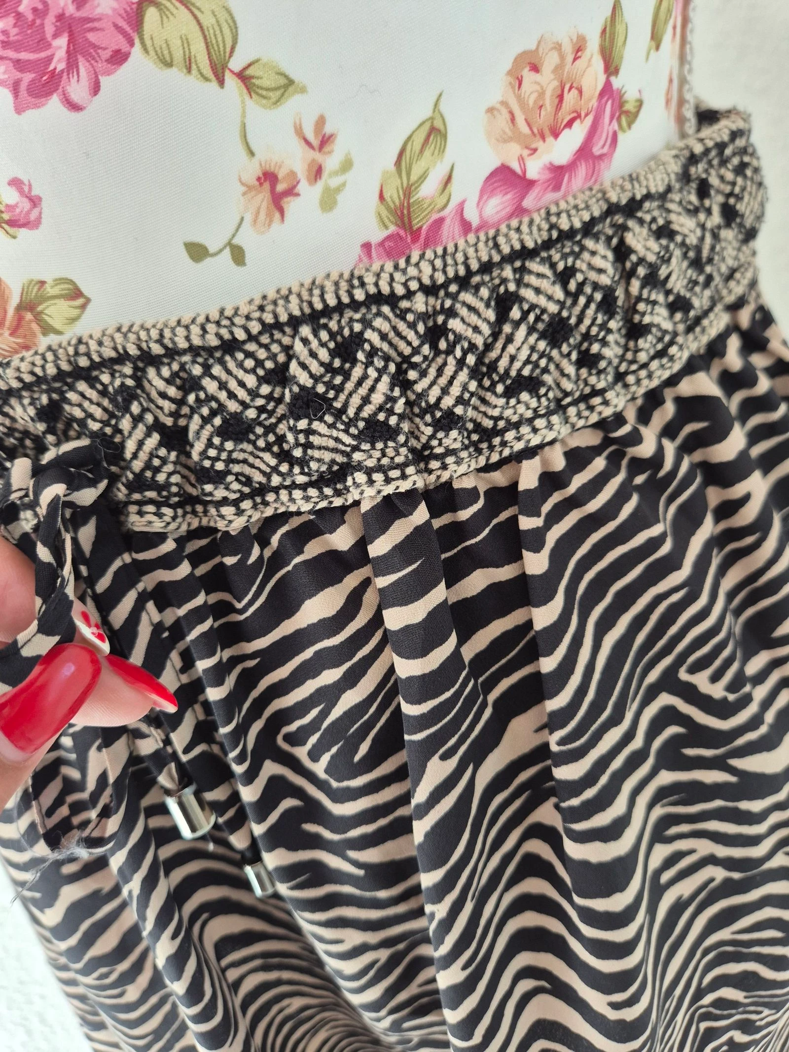 Saia Kaporal com estampa de zebra bege e preta – Tamanho P – Cintura fluida com ajuste elástico – photo 3